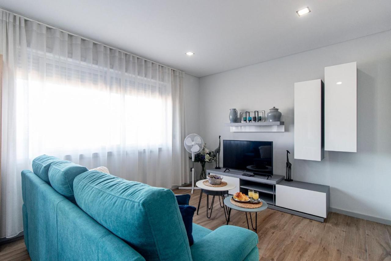 Downtown 1Br Apartment W/ Balcony By Lovelystay Porto Exterior foto