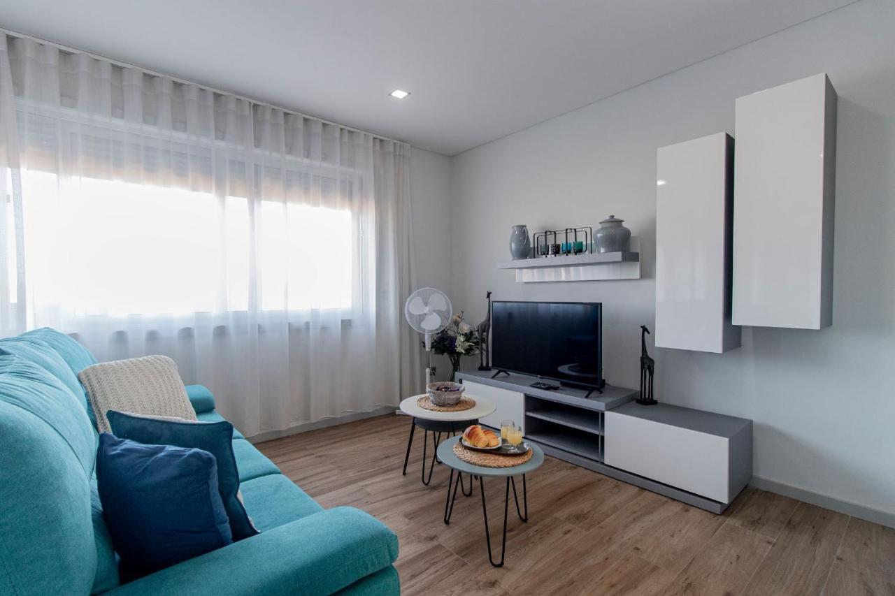 Downtown 1Br Apartment W/ Balcony By Lovelystay Porto Exterior foto