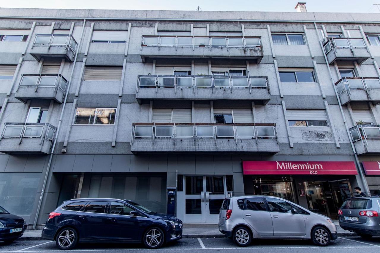 Downtown 1Br Apartment W/ Balcony By Lovelystay Porto Exterior foto
